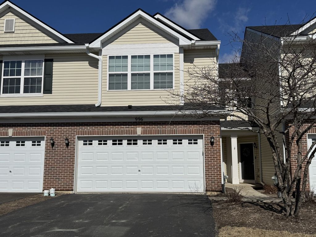 996 Como Circle, Hampshire, IL 60140