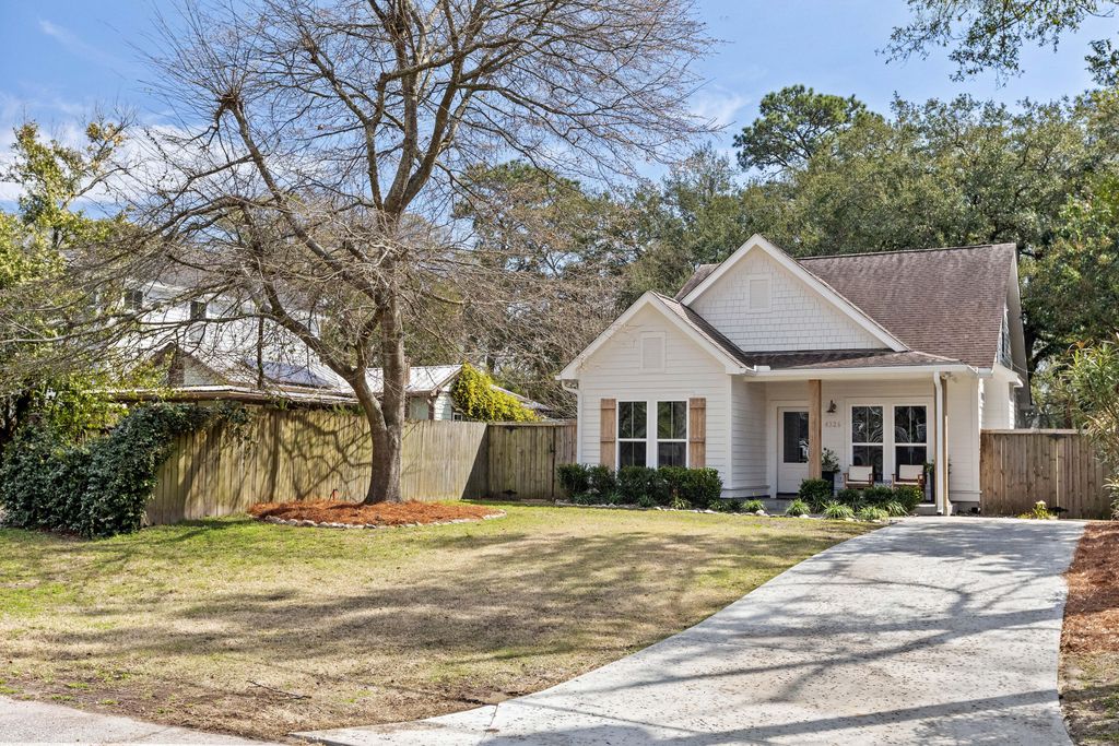 Image 3 of property listing at 4326 Rugheimer Avenue, North Charleston, SC 29405