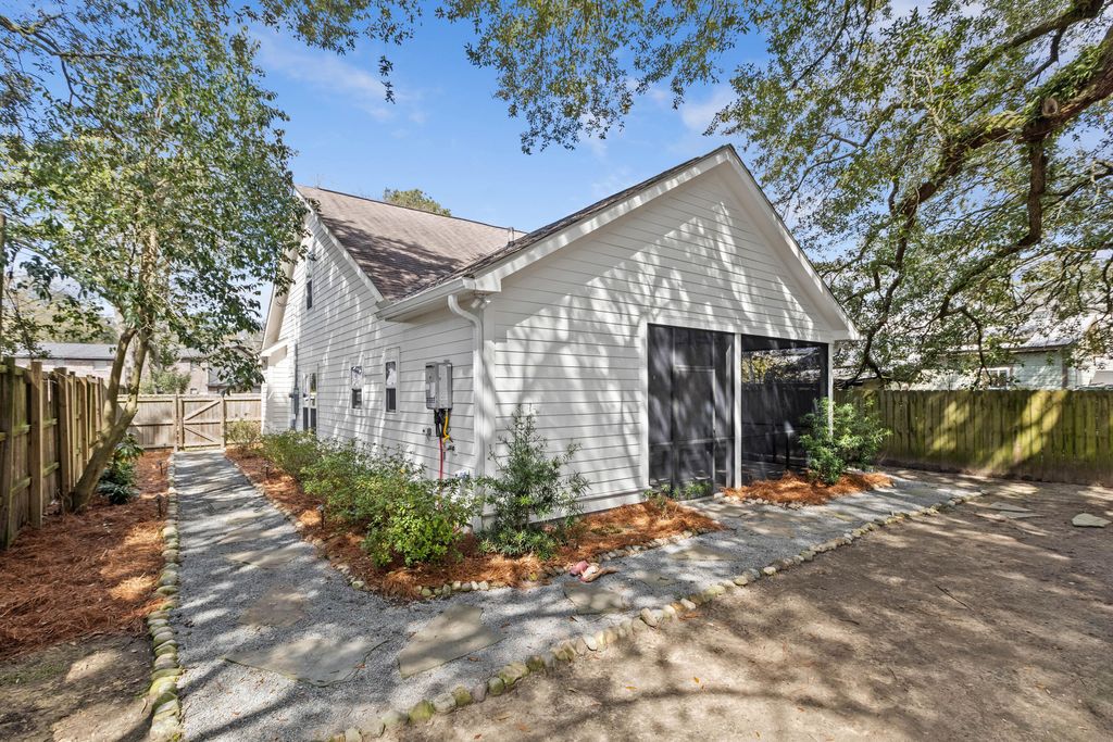 Image 4 of property listing at 4326 Rugheimer Avenue, North Charleston, SC 29405