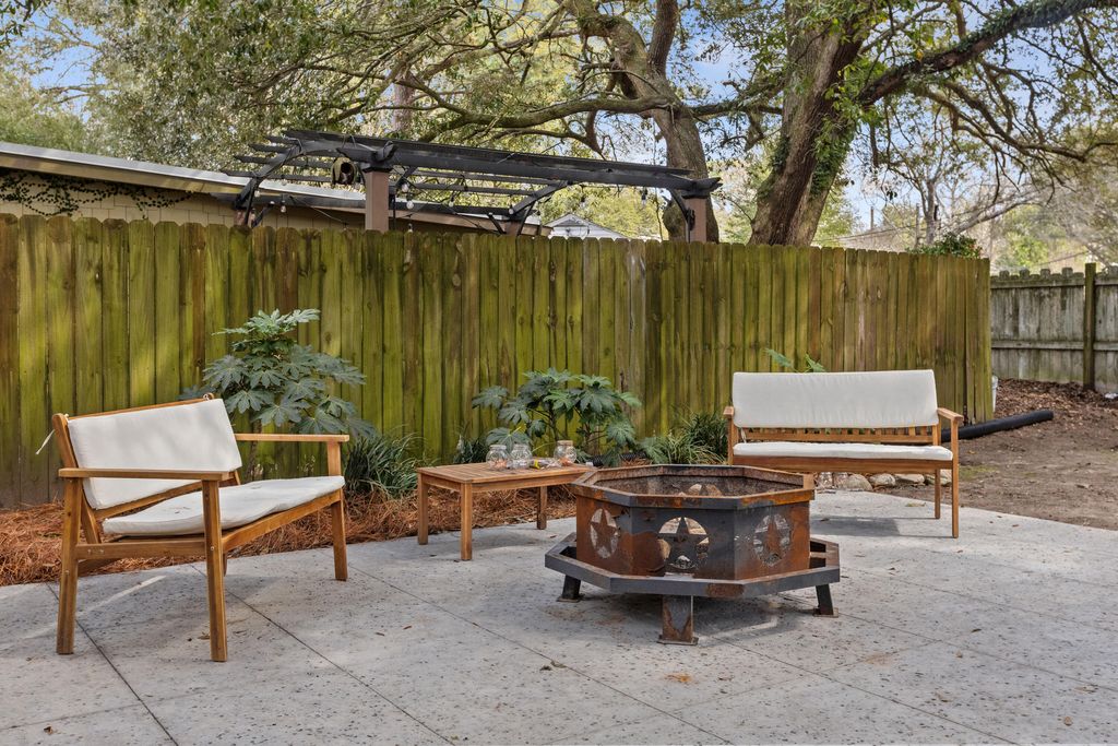 Image 41 of property listing at 4326 Rugheimer Avenue, North Charleston, SC 29405