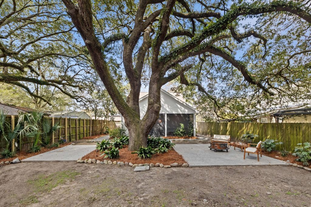 Image 5 of property listing at 4326 Rugheimer Avenue, North Charleston, SC 29405