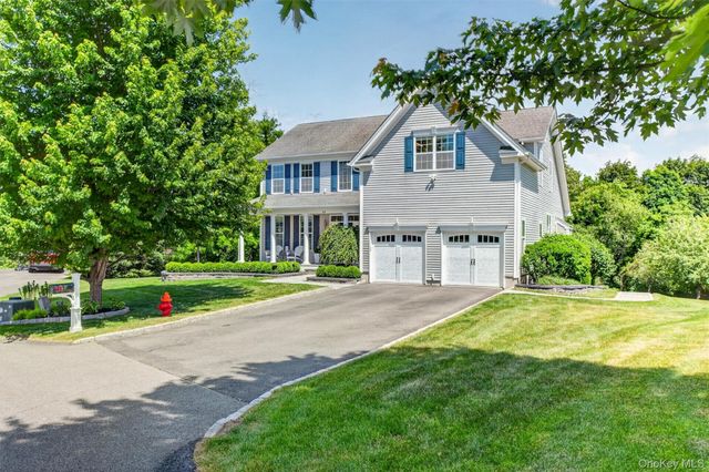 10 Sandlewood Circle, Hopewell Junction, NY 12533