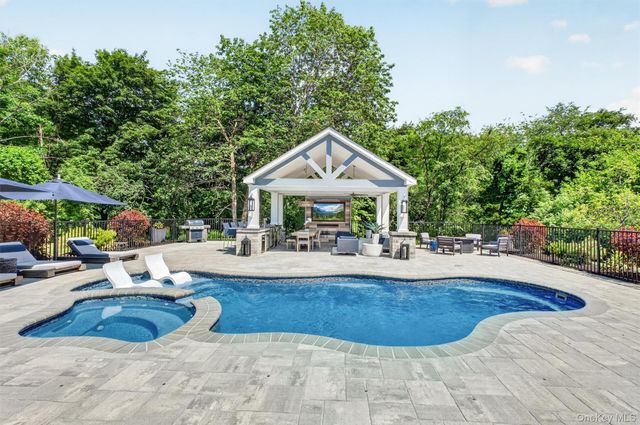 10 Sandlewood Circle, Hopewell Junction, NY 12533