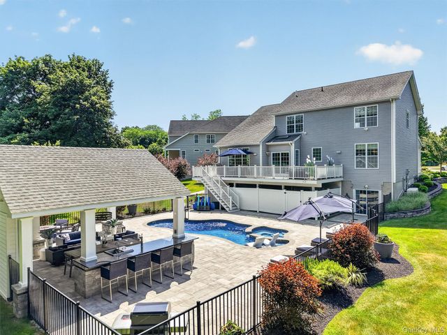 10 Sandlewood Circle, Hopewell Junction, NY 12533