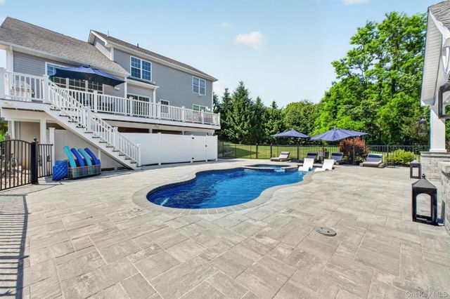 10 Sandlewood Circle, Hopewell Junction, NY 12533
