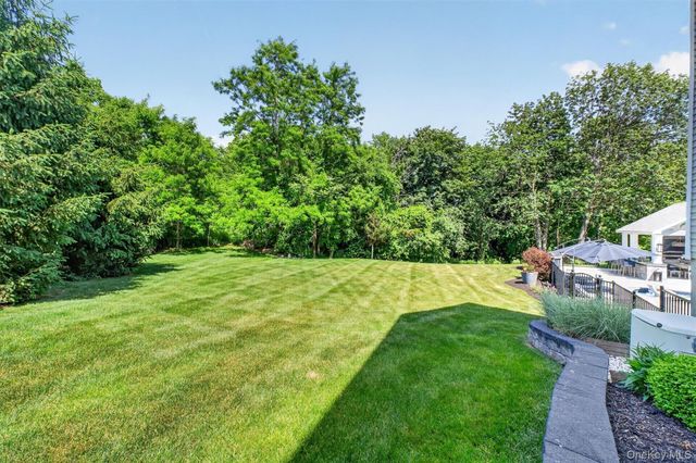 10 Sandlewood Circle, Hopewell Junction, NY 12533