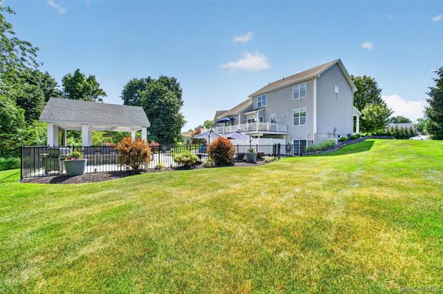10 Sandlewood Circle, Hopewell Junction, NY 12533