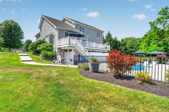 10 Sandlewood Circle, Hopewell Junction, NY 12533