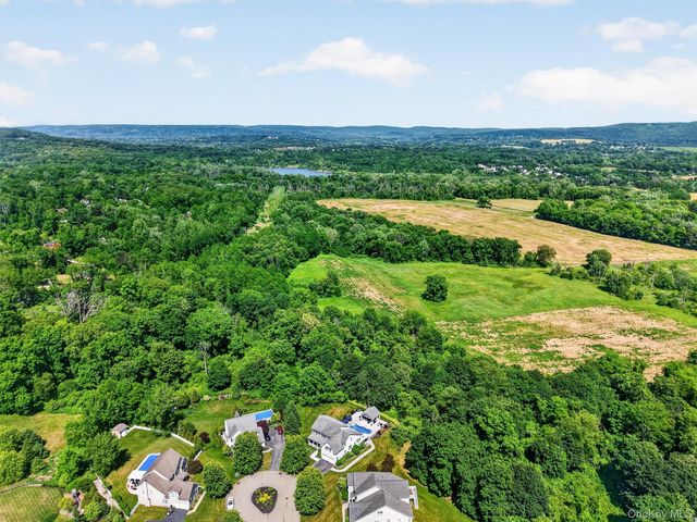 10 Sandlewood Circle, Hopewell Junction, NY 12533