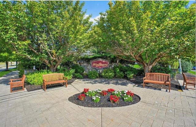 10 Sandlewood Circle, Hopewell Junction, NY 12533