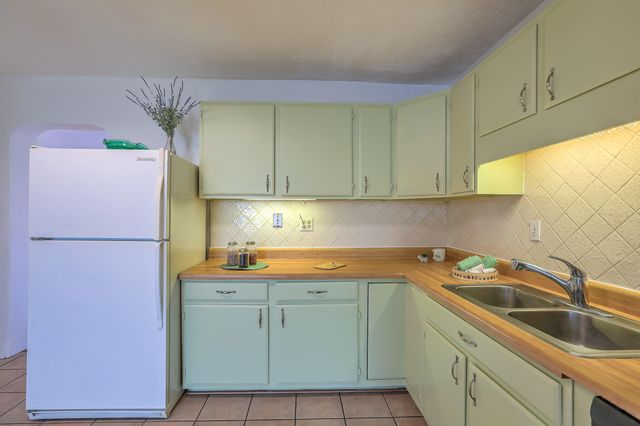 5420 Mountain Road NE, Albuquerque, NM 87110