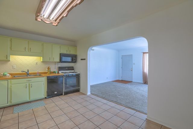 5420 Mountain Road NE, Albuquerque, NM 87110