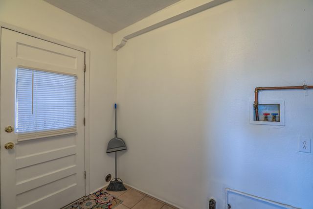 5420 Mountain Road NE, Albuquerque, NM 87110