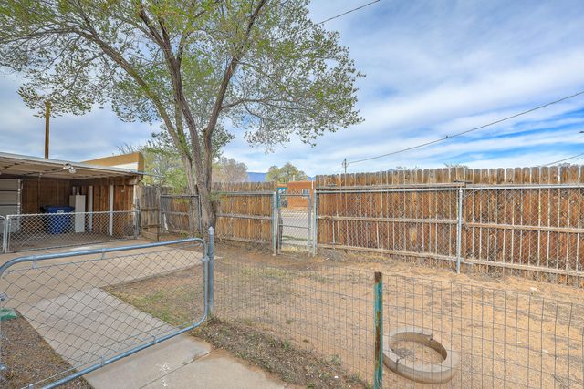 5420 Mountain Road NE, Albuquerque, NM 87110