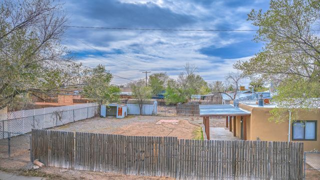 5420 Mountain Road NE, Albuquerque, NM 87110