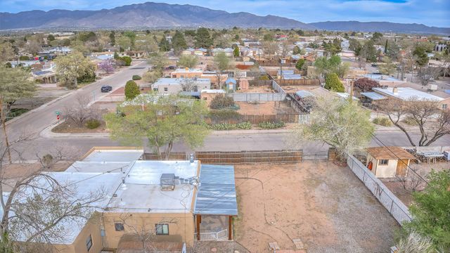 5420 Mountain Road NE, Albuquerque, NM 87110