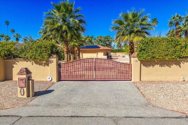 696 E Vereda Sur, Palm Springs, CA 92262