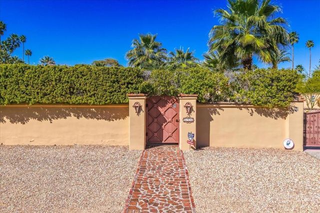 696 E Vereda Sur, Palm Springs, CA 92262