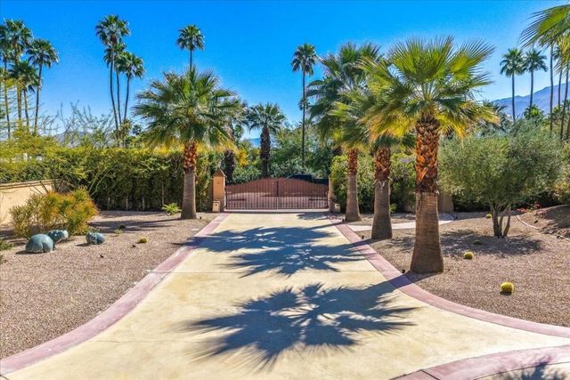 696 E Vereda Sur, Palm Springs, CA 92262