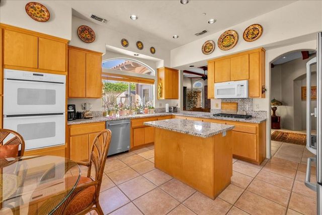 696 E Vereda Sur, Palm Springs, CA 92262