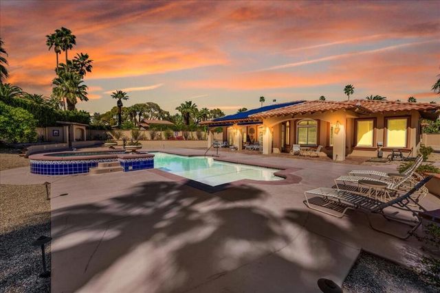 696 E Vereda Sur, Palm Springs, CA 92262