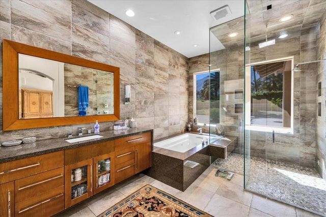 696 E Vereda Sur, Palm Springs, CA 92262