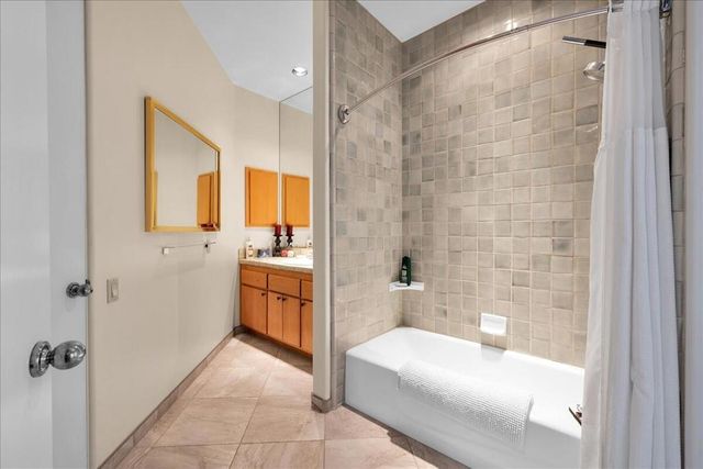 696 E Vereda Sur, Palm Springs, CA 92262