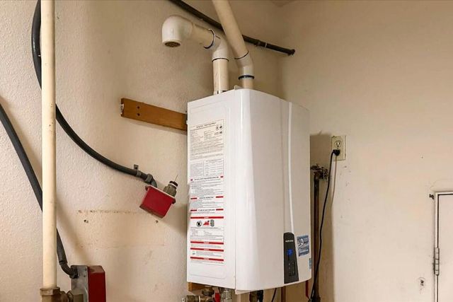 696 E Vereda Sur, Palm Springs, CA 92262