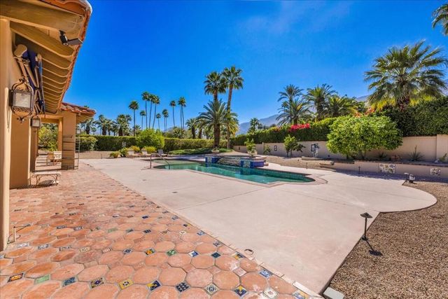 696 E Vereda Sur, Palm Springs, CA 92262