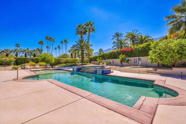 696 E Vereda Sur, Palm Springs, CA 92262
