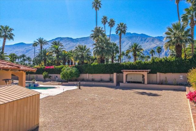 696 E Vereda Sur, Palm Springs, CA 92262