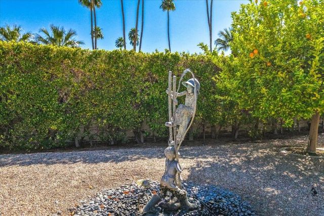 696 E Vereda Sur, Palm Springs, CA 92262