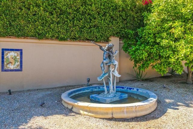 696 E Vereda Sur, Palm Springs, CA 92262