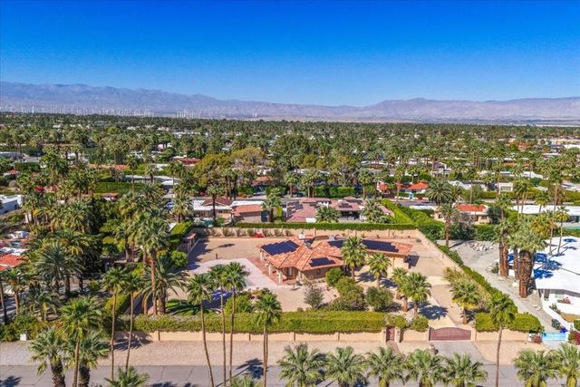 696 E Vereda Sur, Palm Springs, CA 92262
