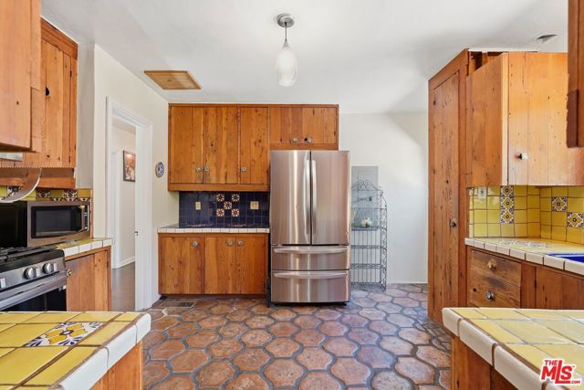 1309 Carmona Avenue, Los Angeles, CA 90019