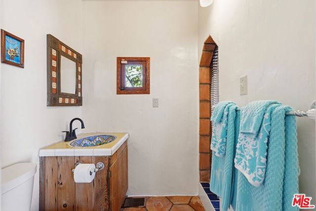 1309 Carmona Avenue, Los Angeles, CA 90019