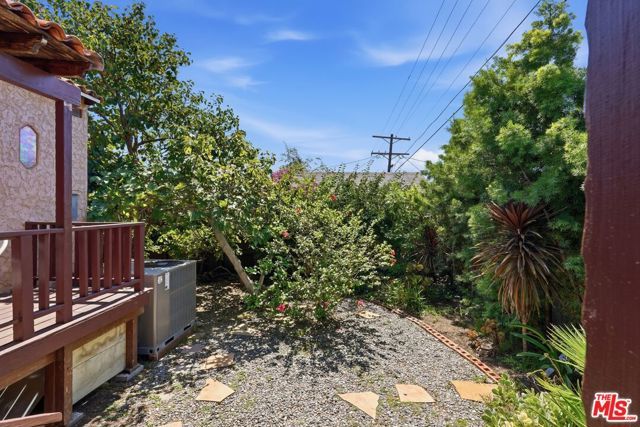 1309 Carmona Avenue, Los Angeles, CA 90019