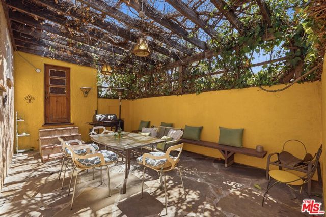 1309 Carmona Avenue, Los Angeles, CA 90019