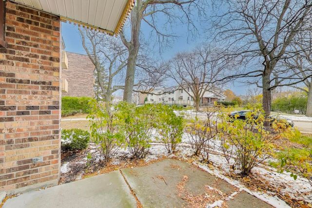 3110 Pheasant Creek Drive 104, Northbrook, IL 60062