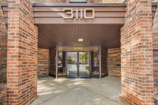 3110 Pheasant Creek Drive 104, Northbrook, IL 60062