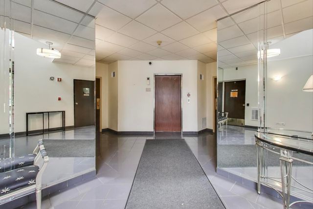 3110 Pheasant Creek Drive 104, Northbrook, IL 60062
