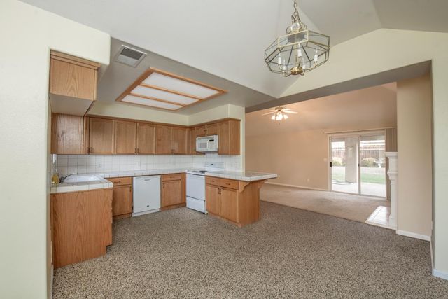 2274 E Skyview Avenue, Fresno, CA 93720