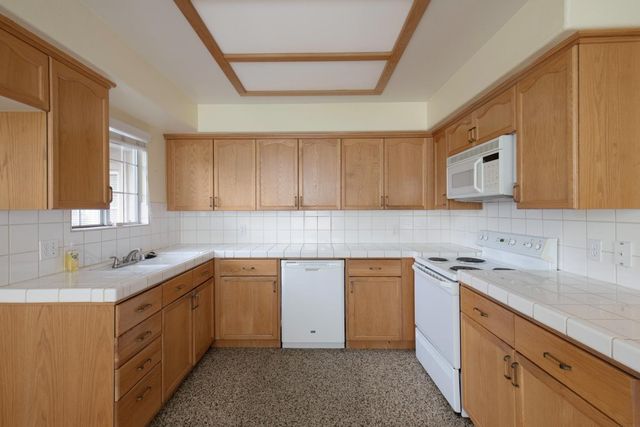 2274 E Skyview Avenue, Fresno, CA 93720