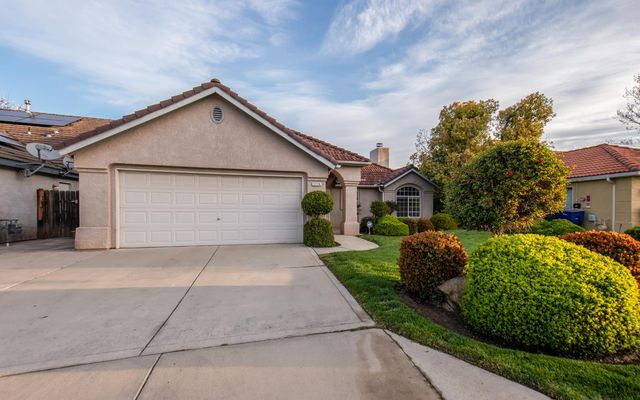 2274 E Skyview Avenue, Fresno, CA 93720