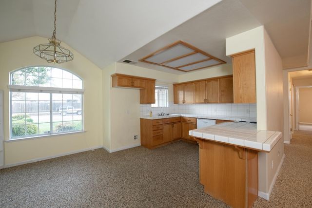 2274 E Skyview Avenue, Fresno, CA 93720