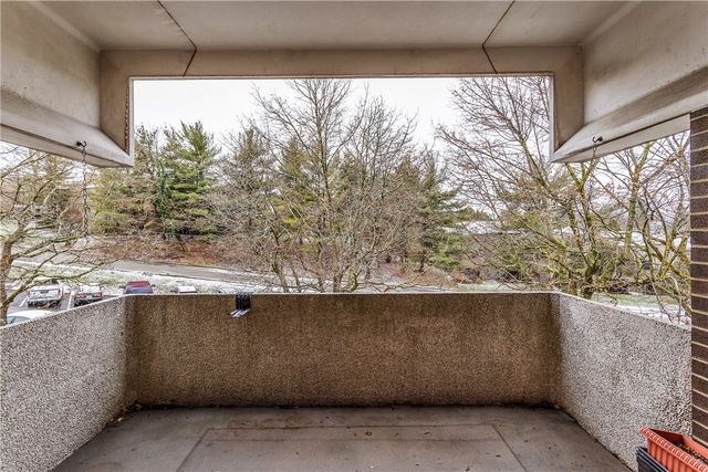 2401 Charlemagne Cir, Ross Twp, PA 15237