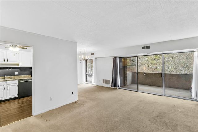 2401 Charlemagne Cir, Ross Twp, PA 15237