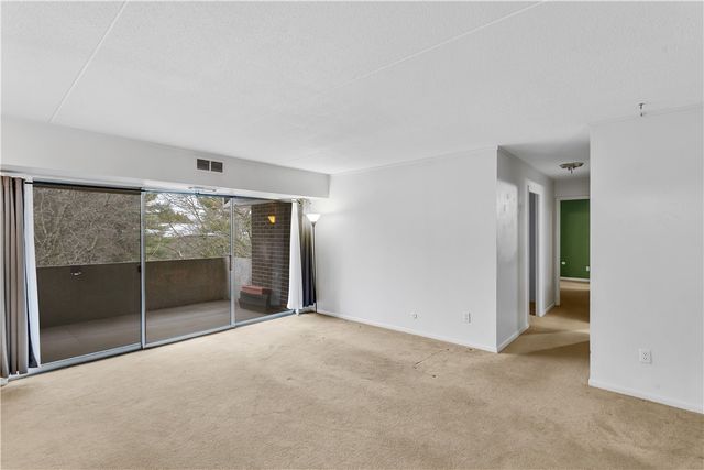 2401 Charlemagne Cir, Ross Twp, PA 15237