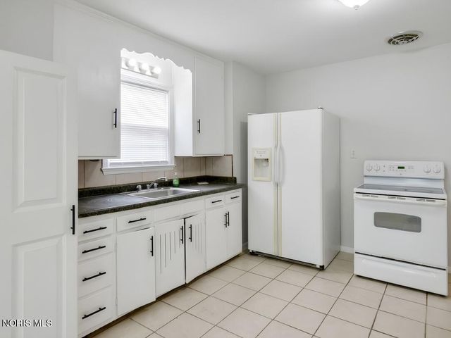 2211 W Sylvania Avenue, Toledo, OH 43613