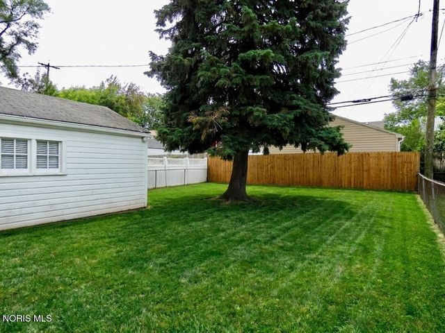 2211 W Sylvania Avenue, Toledo, OH 43613
